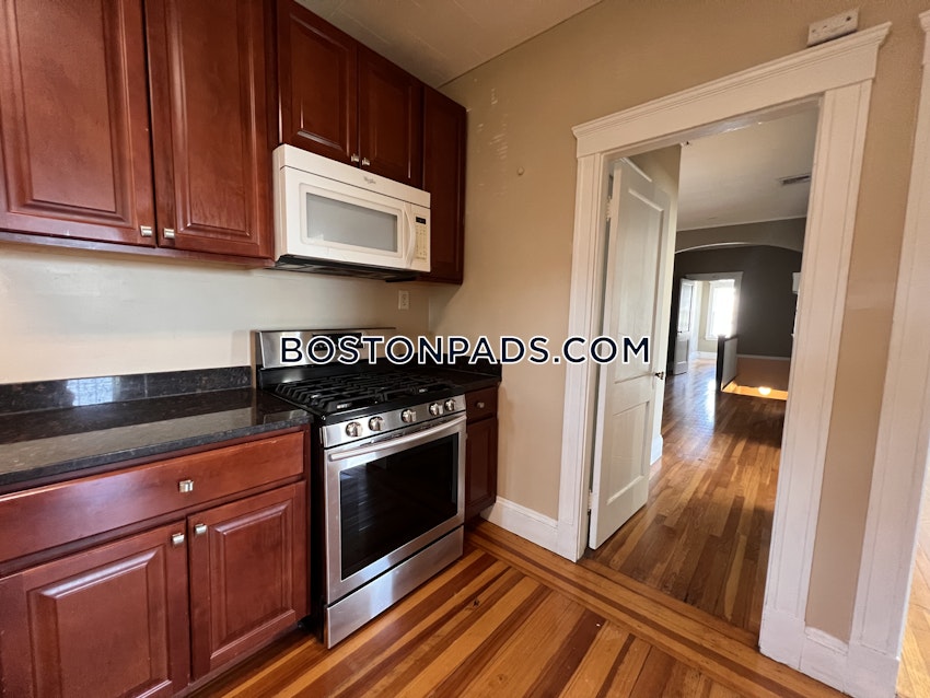 EVERETT - 3 Beds, 1 Bath - Image 4