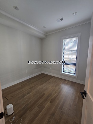 Boston - 5 Beds, 2 Baths