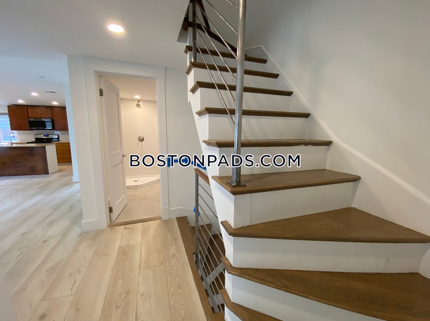 BOSTON - SOUTH BOSTON - ANDREW SQUARE - 5 Beds, 3 Baths - Image 11