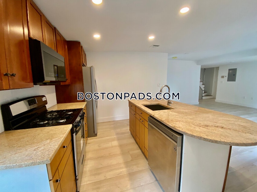 BOSTON - SOUTH BOSTON - ANDREW SQUARE - 5 Beds, 3 Baths - Image 1