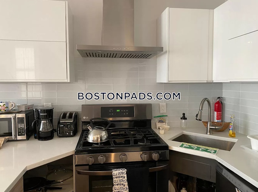 BOSTON - SOUTH BOSTON - ANDREW SQUARE - 5 Beds, 3 Baths - Image 2