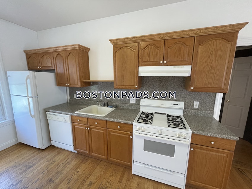 BOSTON - BRIGHTON - OAK SQUARE - 4 Beds, 2.5 Baths - Image 3