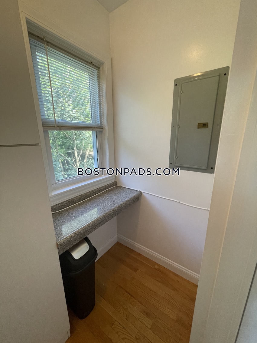 BOSTON - BRIGHTON - OAK SQUARE - 4 Beds, 2.5 Baths - Image 23