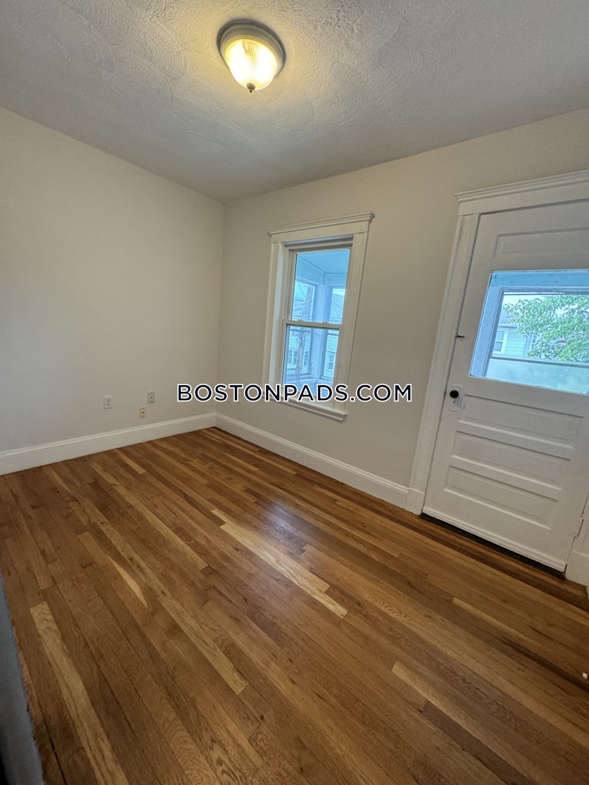 MEDFORD - TUFTS - 4 Beds, 1 Bath - Image 55