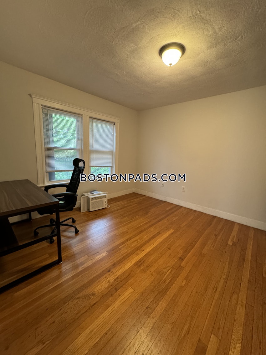 MEDFORD - TUFTS - 4 Beds, 1 Bath - Image 54