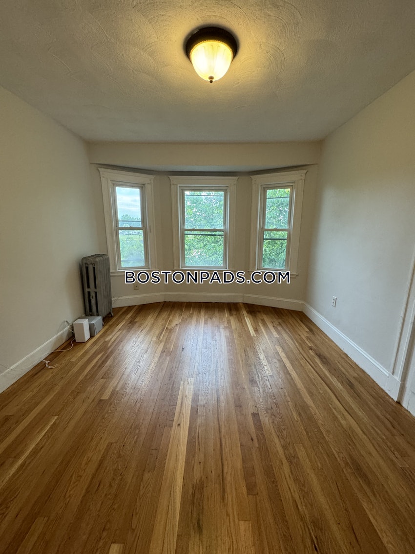 MEDFORD - TUFTS - 4 Beds, 1 Bath - Image 53