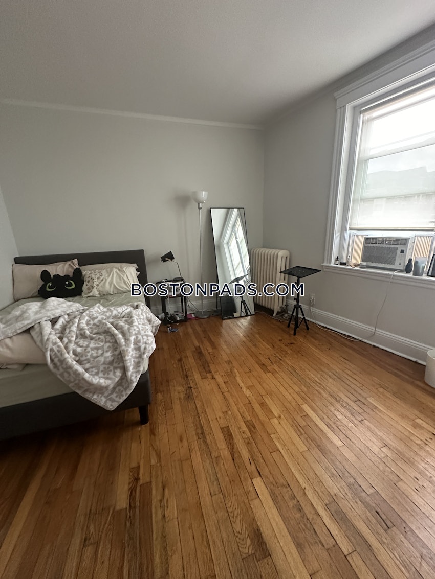 BOSTON - ALLSTON - 1 Bed, 1 Bath - Image 15