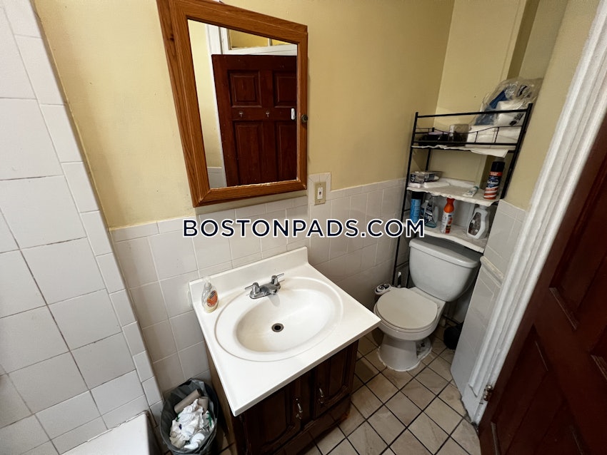 BOSTON - ROXBURY - 4 Beds, 1 Bath - Image 22