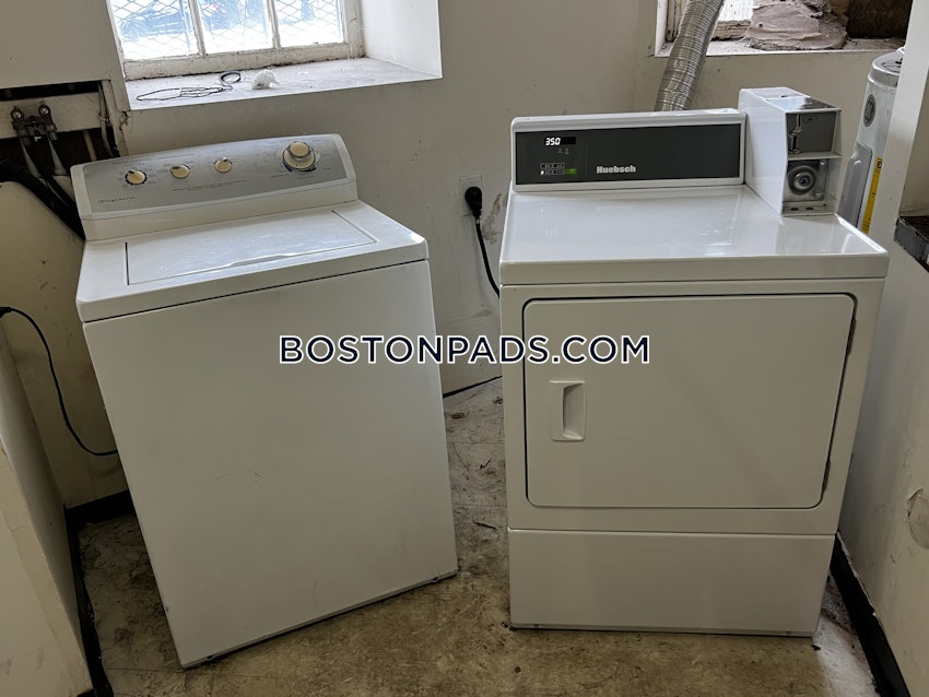 BOSTON - ROXBURY - 4 Beds, 1 Bath - Image 10