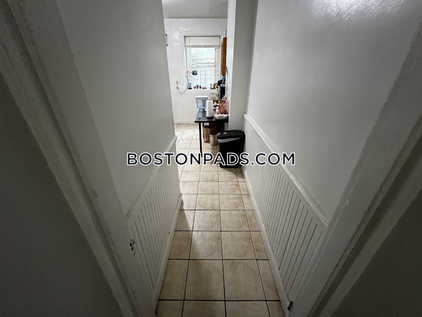 BOSTON - FORT HILL - 3 Beds, 1 Bath - Image 13