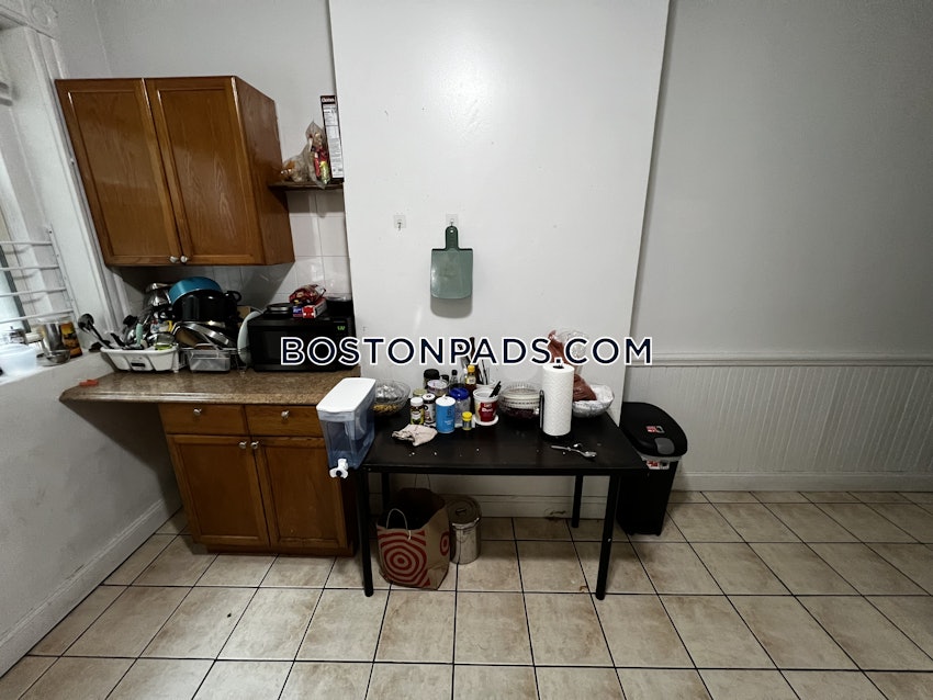 BOSTON - FORT HILL - 3 Beds, 1 Bath - Image 11
