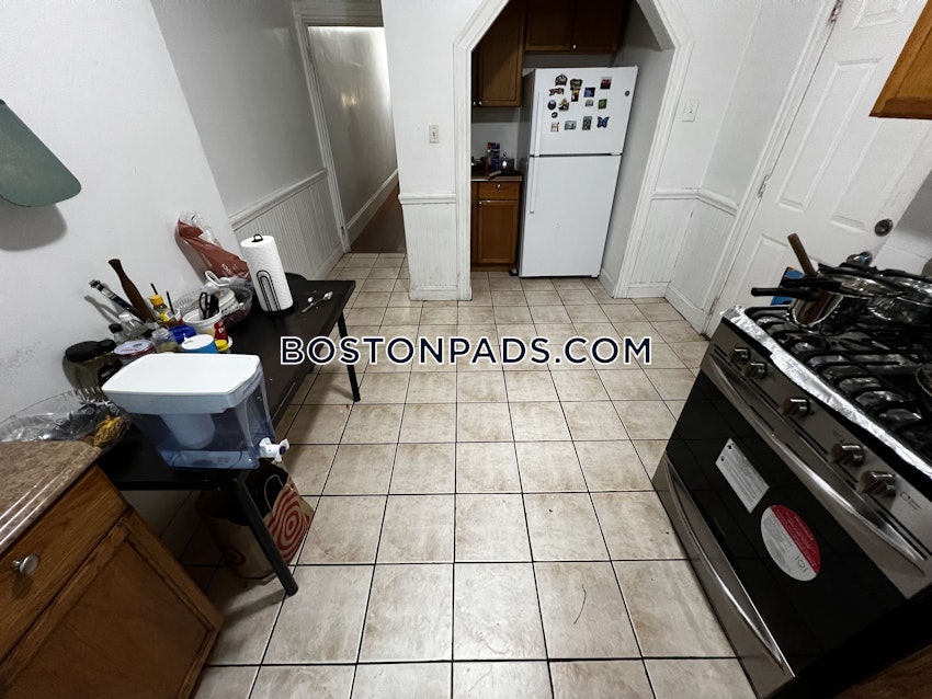 BOSTON - FORT HILL - 3 Beds, 1 Bath - Image 10