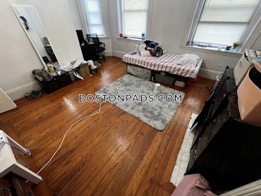 Boston - 4 Beds, 1 Baths