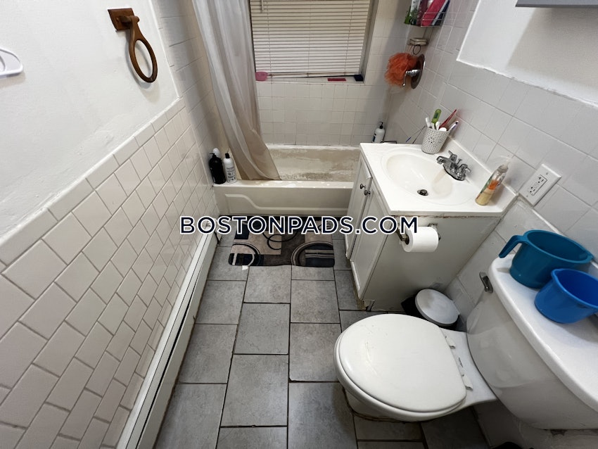 BOSTON - FORT HILL - 4 Beds, 1 Bath - Image 41