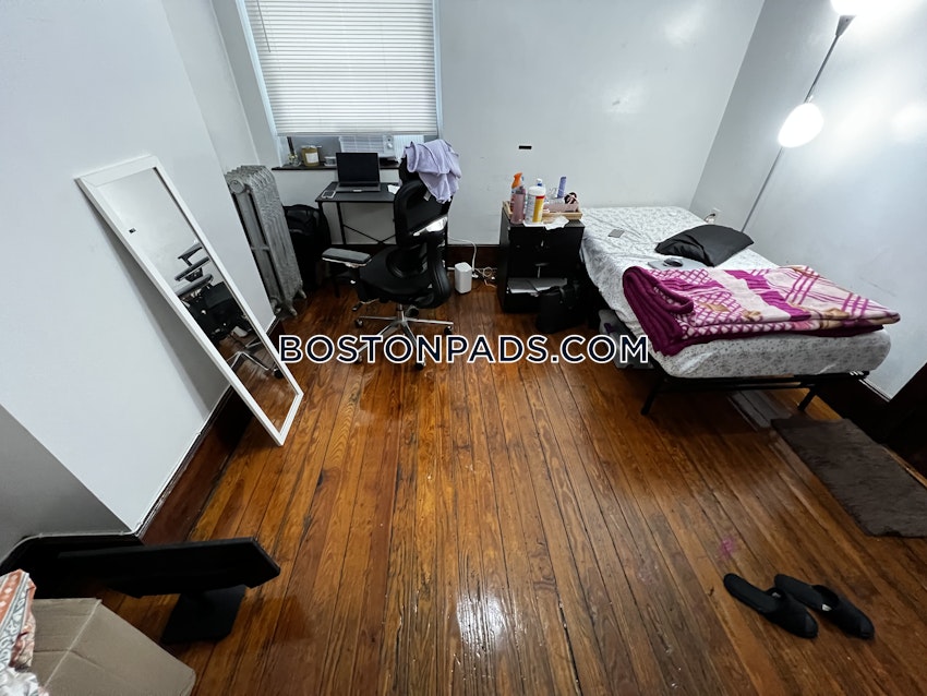 BOSTON - FORT HILL - 4 Beds, 1 Bath - Image 3