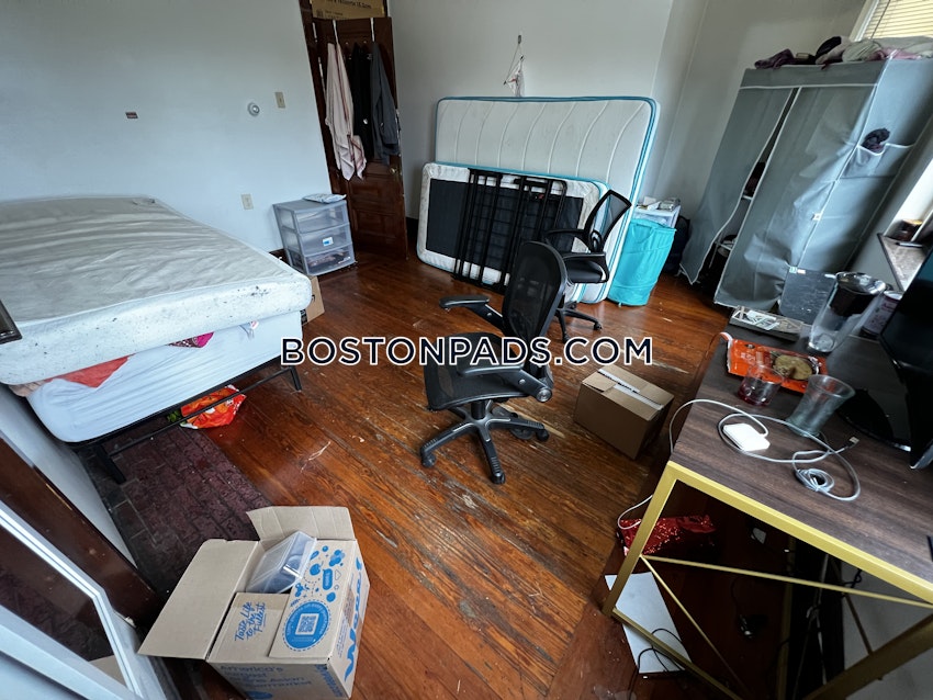 BOSTON - FORT HILL - 4 Beds, 1 Bath - Image 39