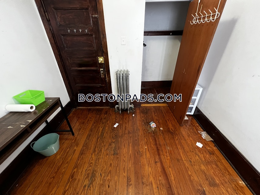 BOSTON - FORT HILL - 4 Beds, 1 Bath - Image 33