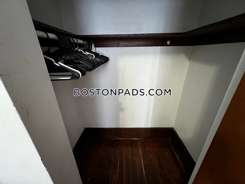 BOSTON - FORT HILL - 4 Beds, 1 Bath - Image 32