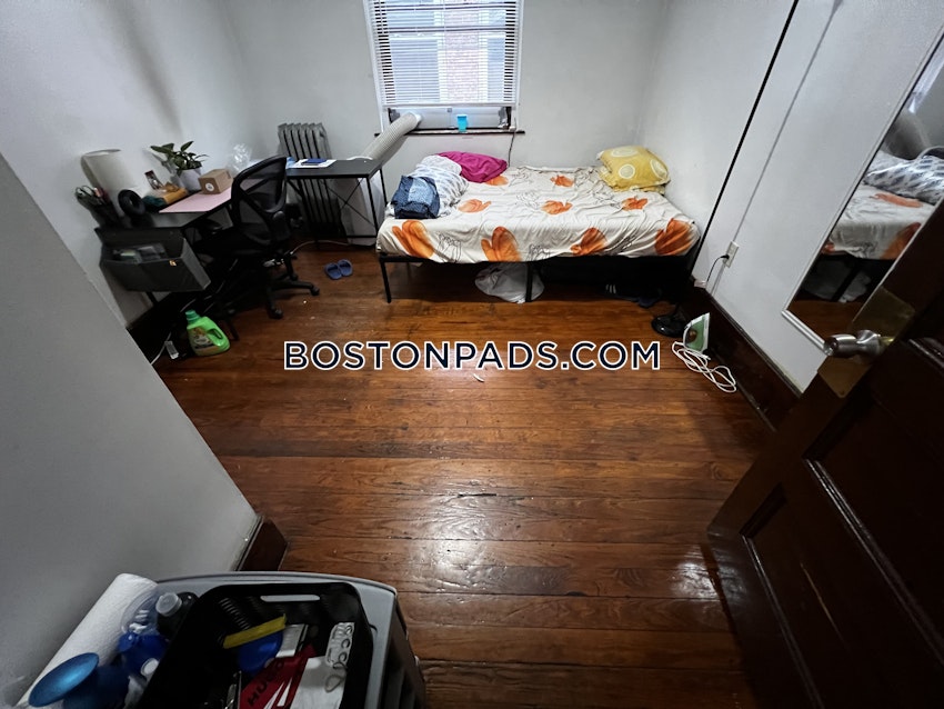 BOSTON - FORT HILL - 4 Beds, 1 Bath - Image 30