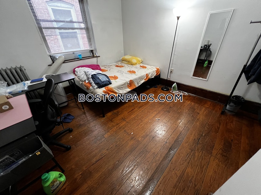 BOSTON - FORT HILL - 4 Beds, 1 Bath - Image 2