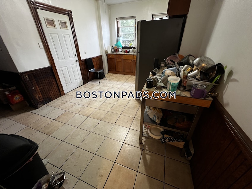 BOSTON - FORT HILL - 4 Beds, 1 Bath - Image 22