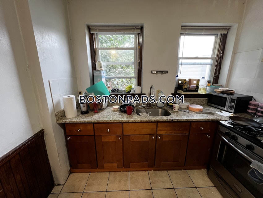 BOSTON - FORT HILL - 4 Beds, 1 Bath - Image 6