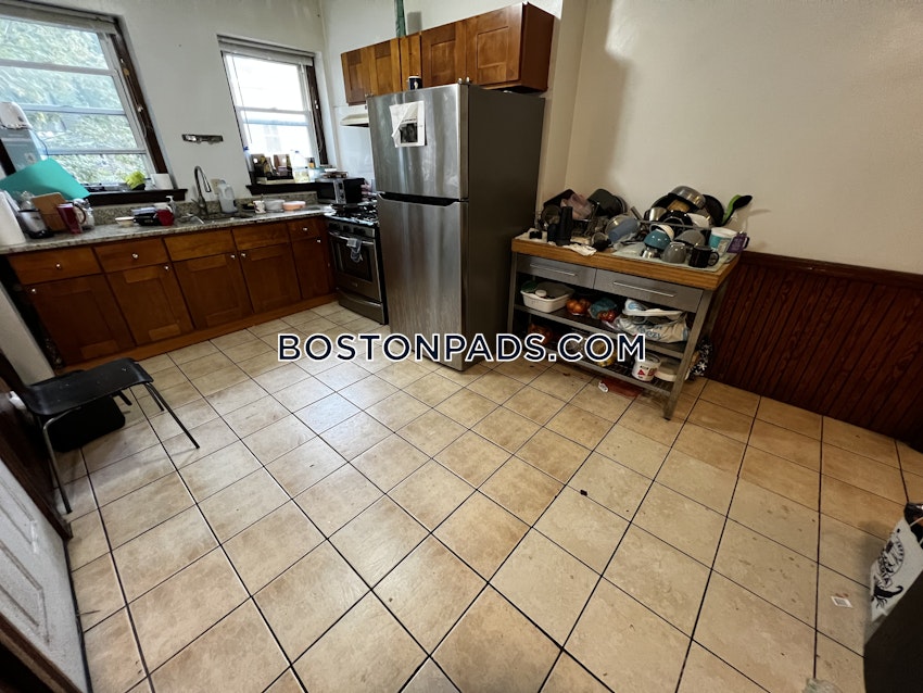 BOSTON - FORT HILL - 4 Beds, 1 Bath - Image 19