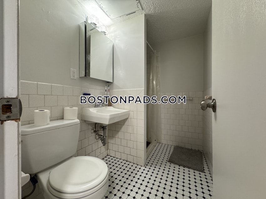 CAMBRIDGE - PORTER SQUARE - 3 Beds, 2 Baths - Image 43