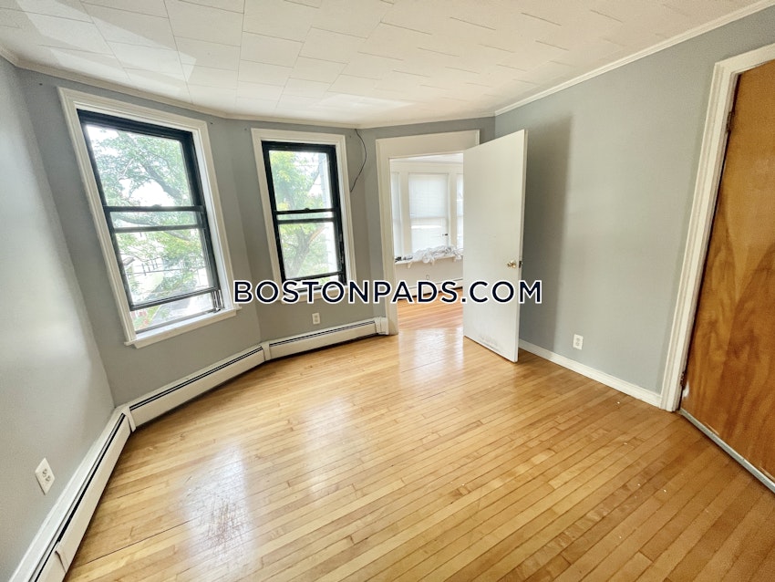 EVERETT - 2 Beds, 1 Bath - Image 9