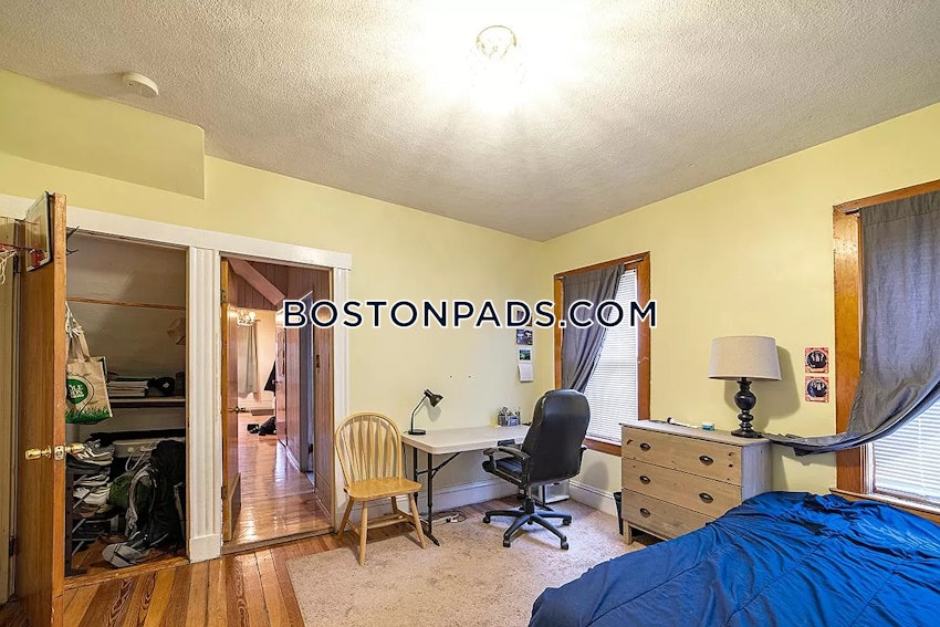 SOMERVILLE - TUFTS - 4 Beds, 2 Baths - Image 5