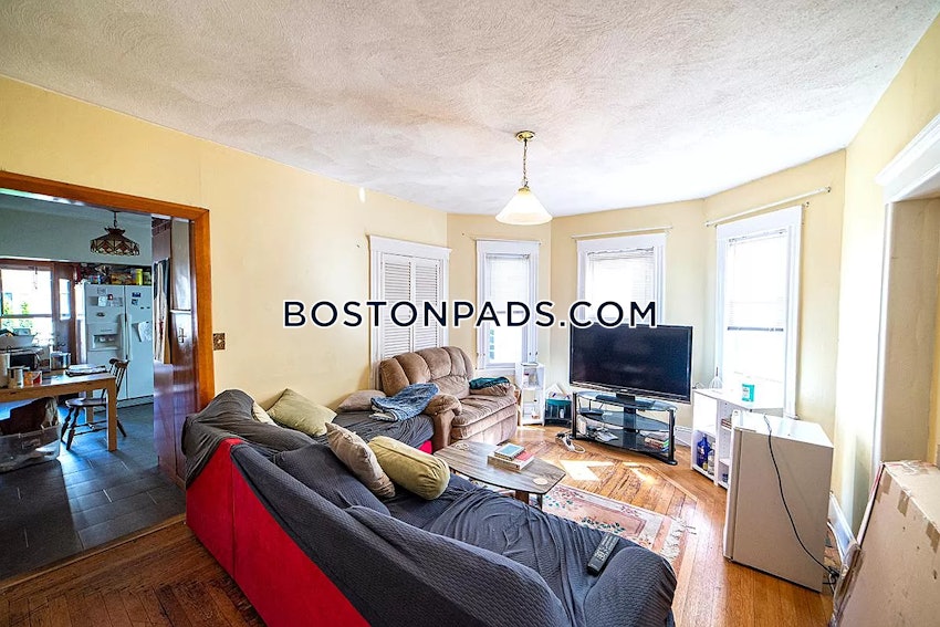 SOMERVILLE - TUFTS - 4 Beds, 2 Baths - Image 4