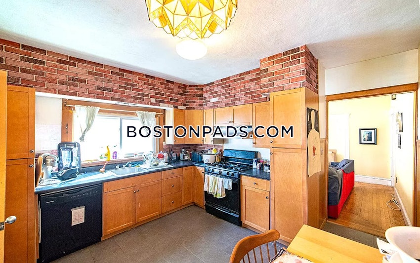 SOMERVILLE - TUFTS - 4 Beds, 2 Baths - Image 2