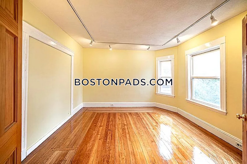 SOMERVILLE - TUFTS - 4 Beds, 2 Baths - Image 6