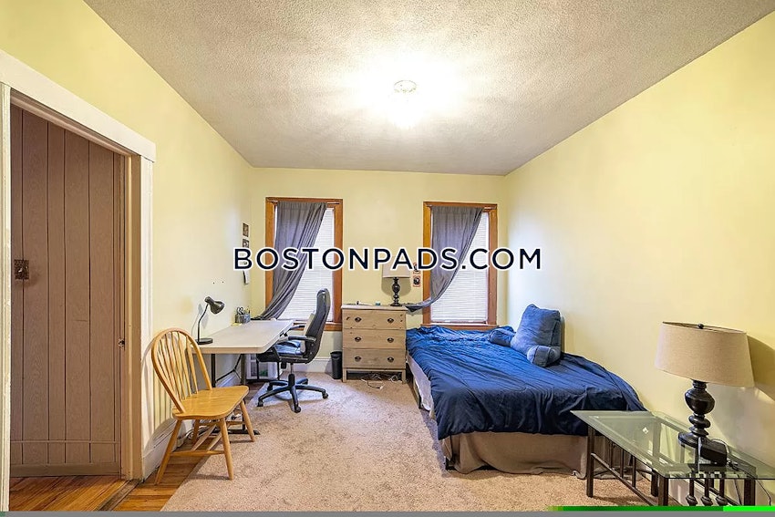 SOMERVILLE - TUFTS - 4 Beds, 2 Baths - Image 3