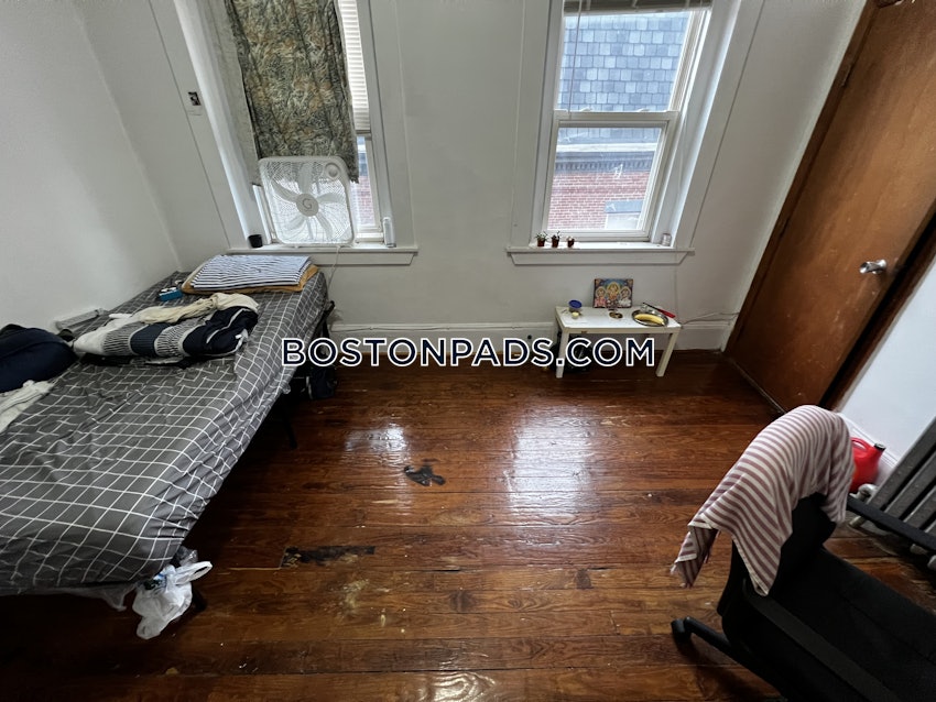 BOSTON - FORT HILL - 5 Beds, 1 Bath - Image 44