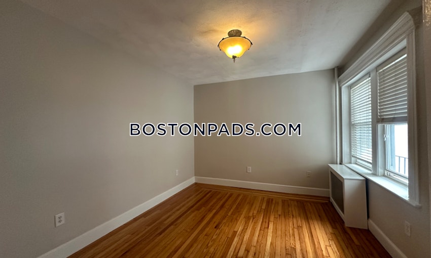 BOSTON - FENWAY/KENMORE - 3 Beds, 1 Bath - Image 3