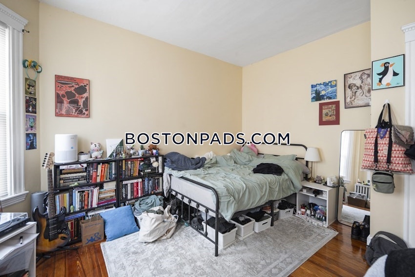 SOMERVILLE - DAVIS SQUARE - 3 Beds, 1 Bath - Image 1