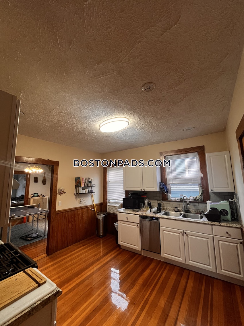 SOMERVILLE - WINTER HILL - 3 Beds, 1 Bath - Image 19