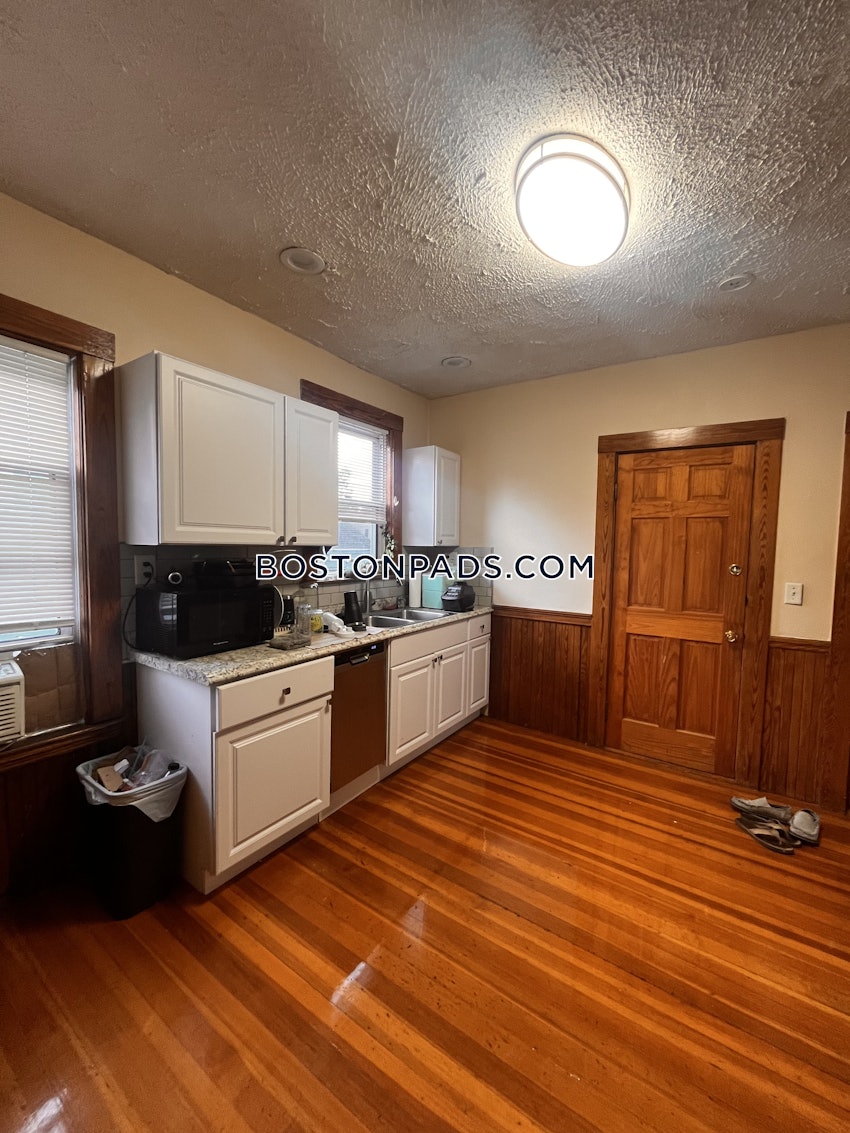 SOMERVILLE - WINTER HILL - 3 Beds, 1 Bath - Image 4