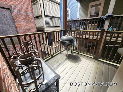 Dorchester/south Boston Border 3 Beds 2 Baths Boston - $3,200 No Fee