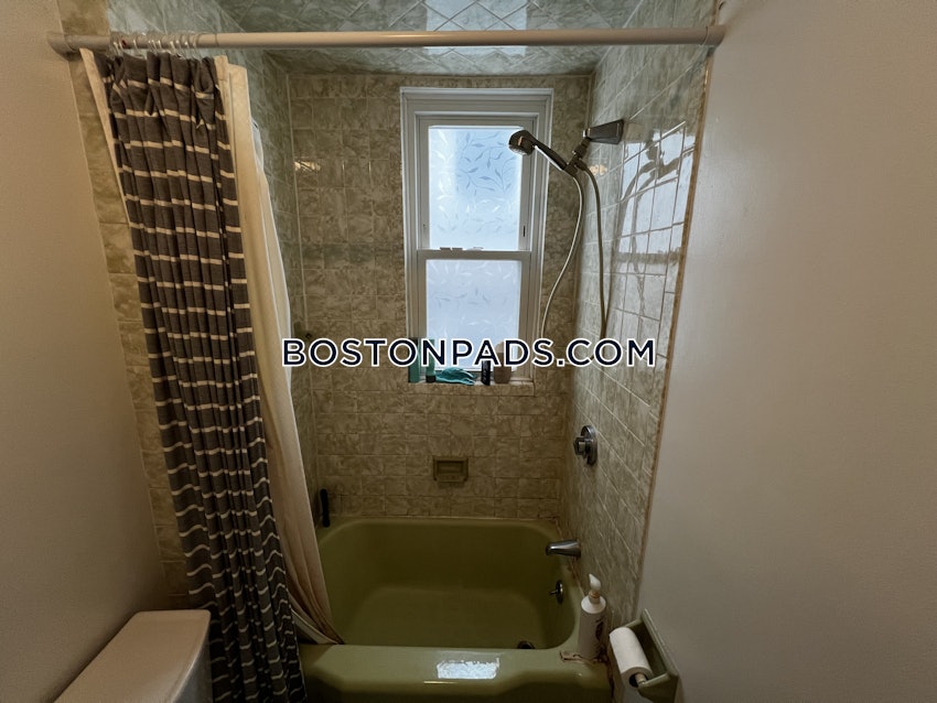 SOMERVILLE - DAVIS SQUARE - 3 Beds, 1 Bath - Image 67