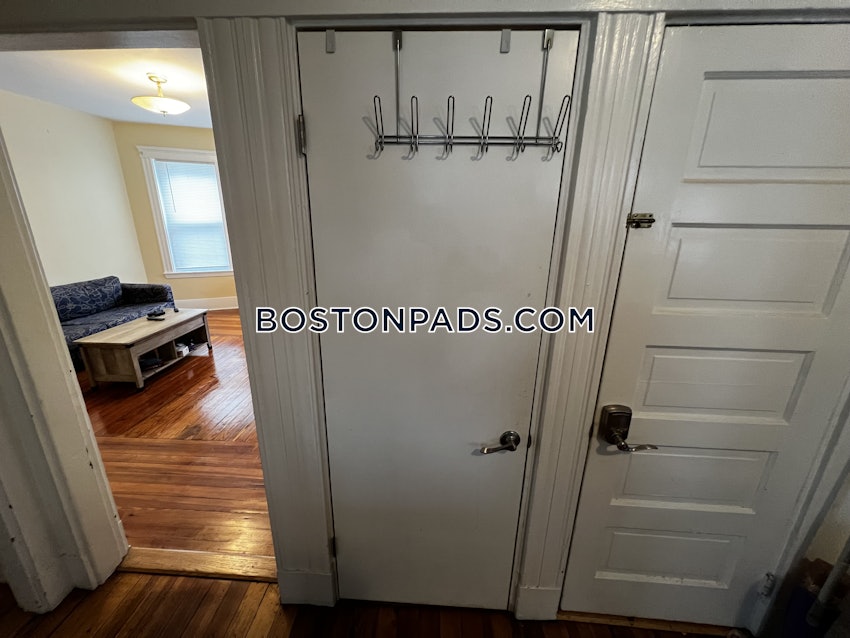 SOMERVILLE - DAVIS SQUARE - 3 Beds, 1 Bath - Image 42