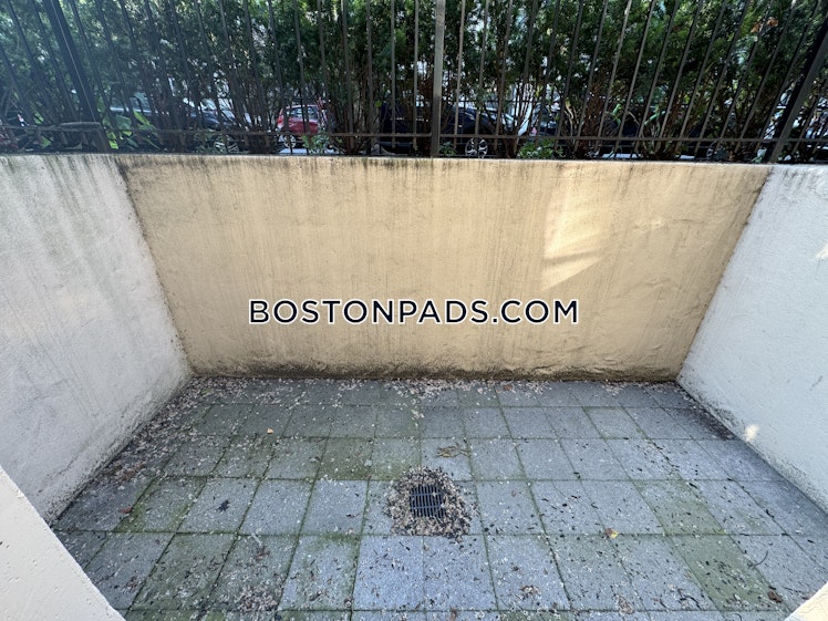 Queensberry St., Boston