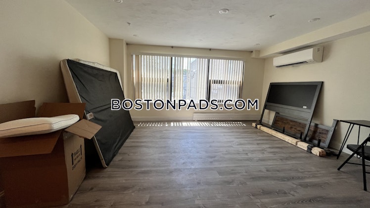 Commonwealth Ave., Boston