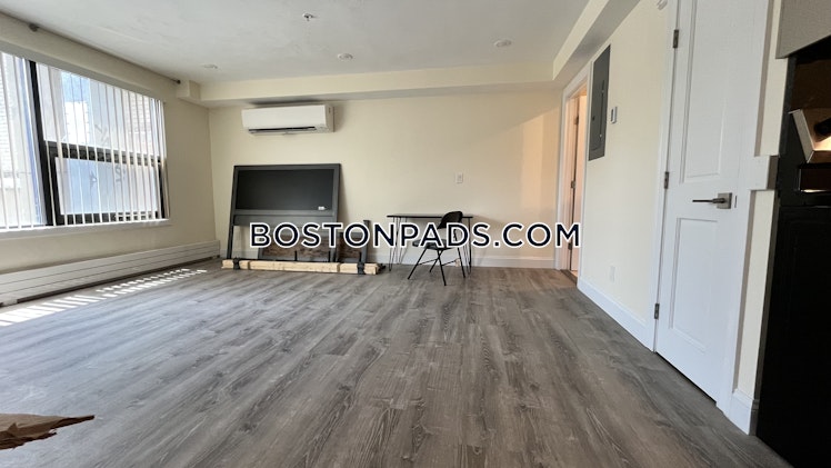 Commonwealth Ave., Boston