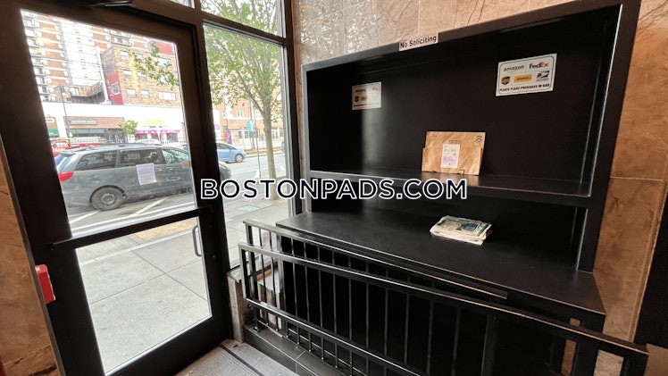 Commonwealth Ave., Boston