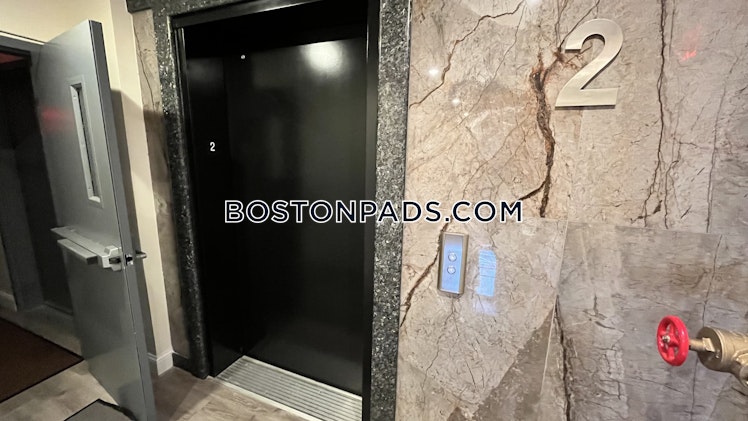 Commonwealth Ave., Boston