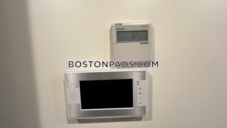 Commonwealth Ave., Boston