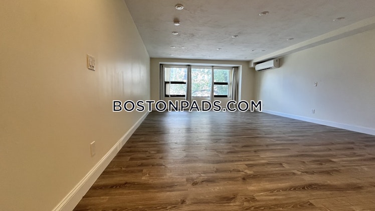 Commonwealth Ave., Boston