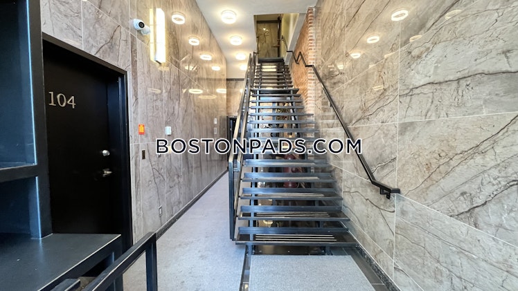 Commonwealth Ave., Boston